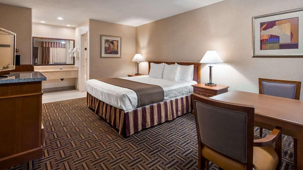 Best Western Norwalk Inn Bagian luar foto