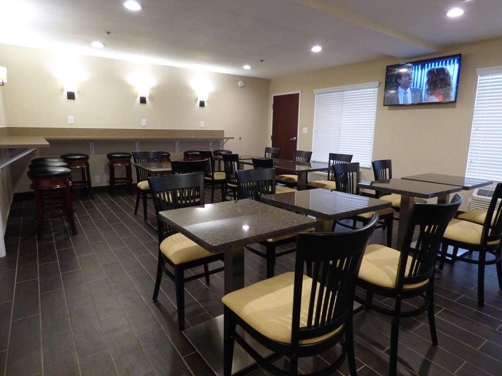 Best Western Norwalk Inn Bagian luar foto