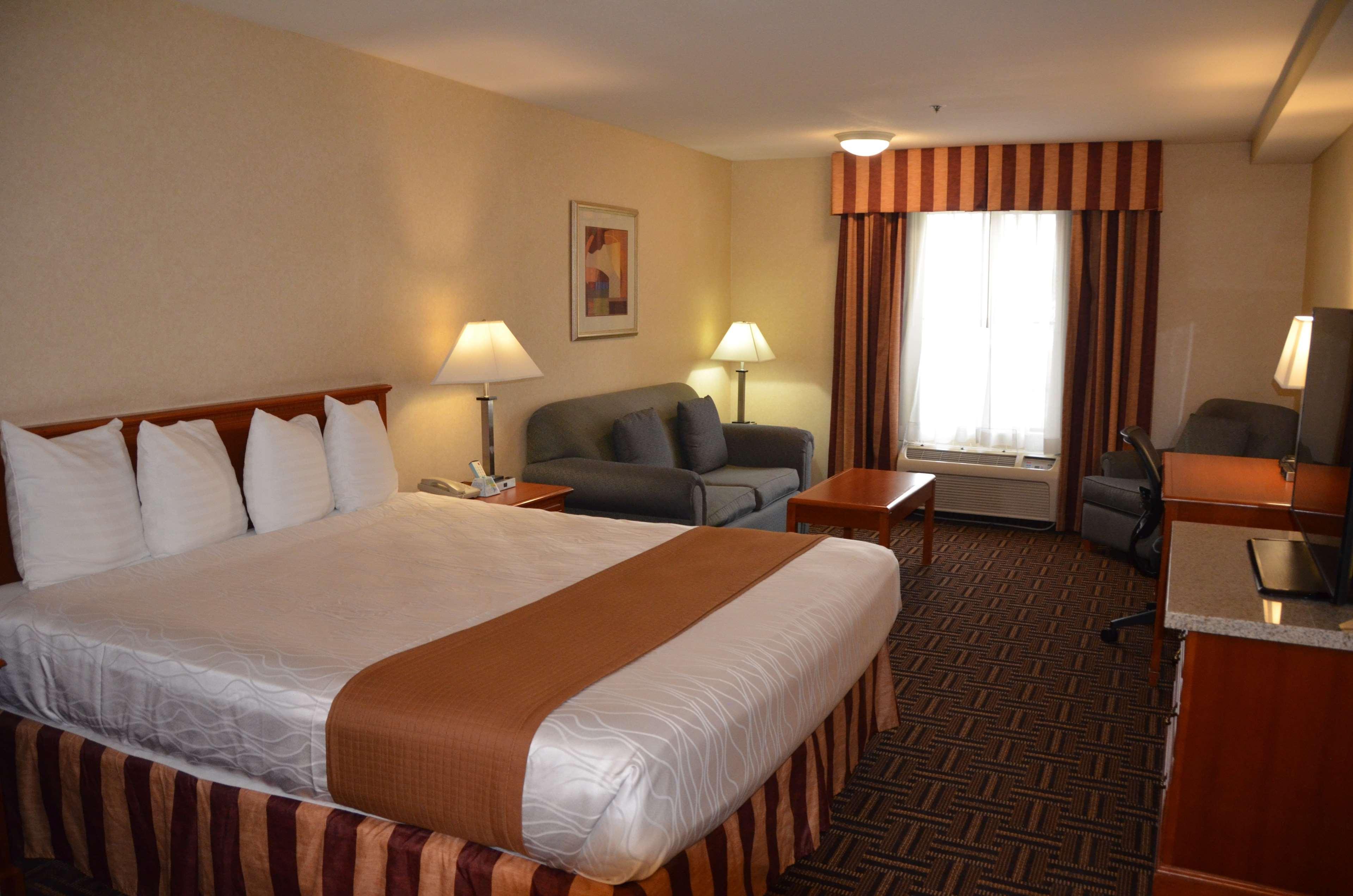Best Western Norwalk Inn Bagian luar foto