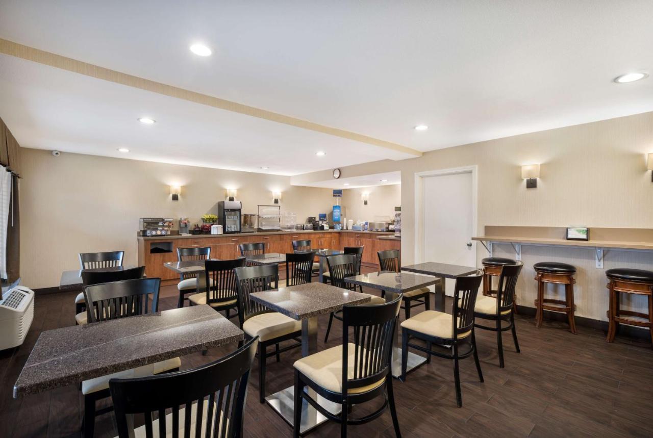 Best Western Norwalk Inn Bagian luar foto