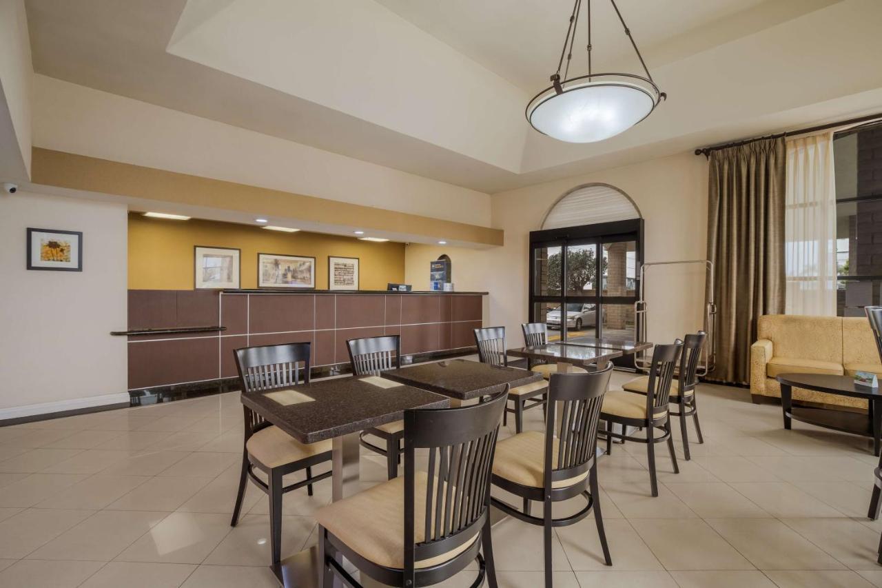 Best Western Norwalk Inn Bagian luar foto