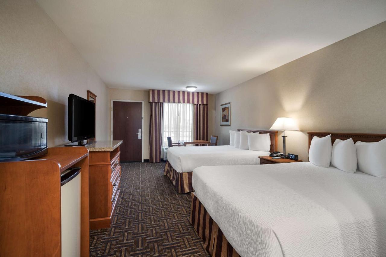 Best Western Norwalk Inn Bagian luar foto