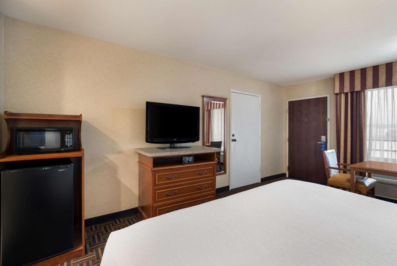 Best Western Norwalk Inn Bagian luar foto