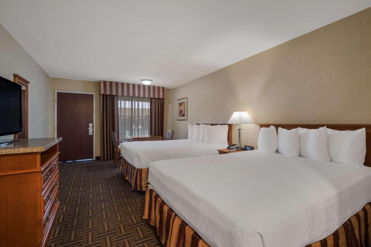 Best Western Norwalk Inn Bagian luar foto