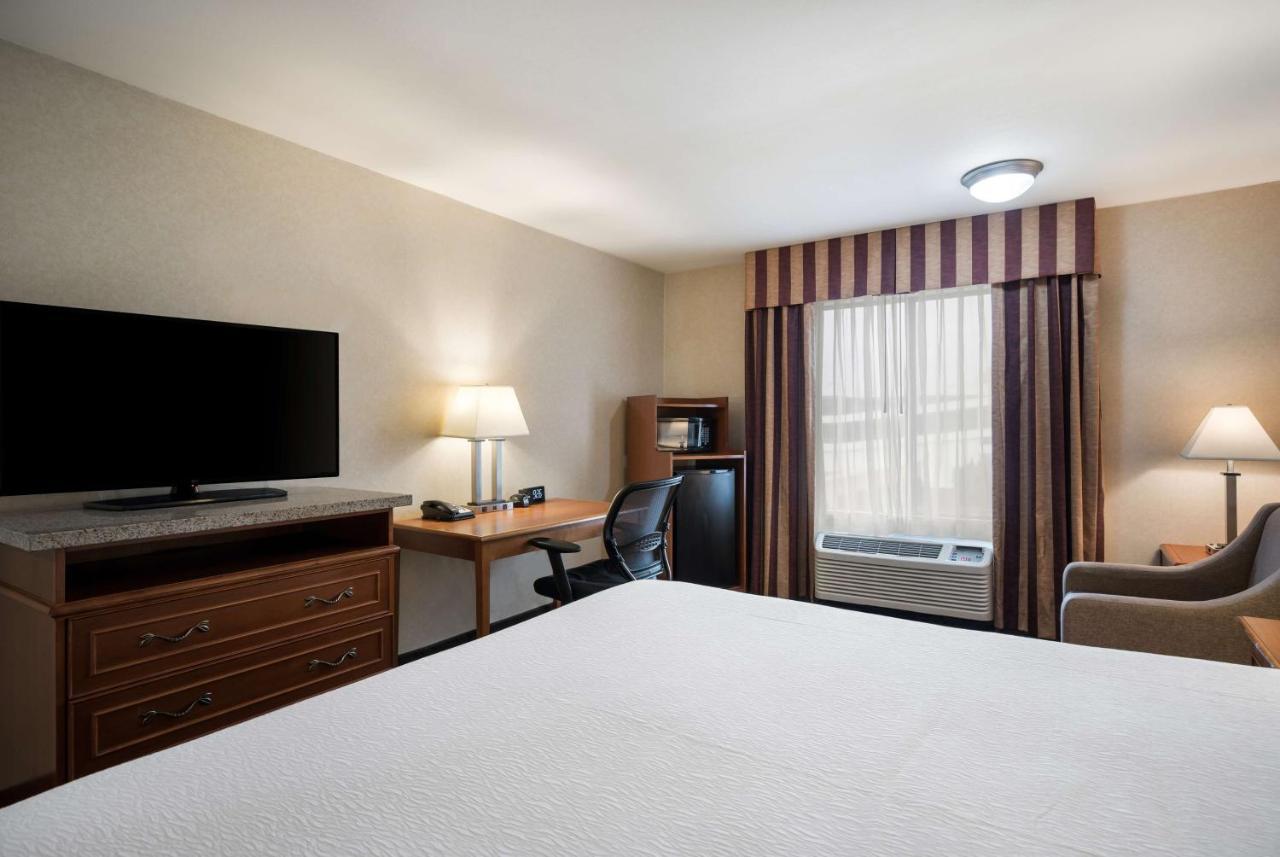 Best Western Norwalk Inn Bagian luar foto