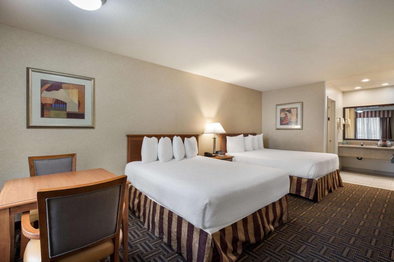Best Western Norwalk Inn Bagian luar foto