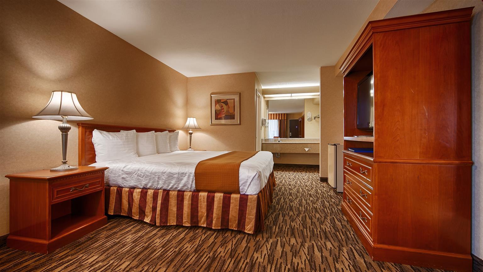 Best Western Norwalk Inn Bagian luar foto