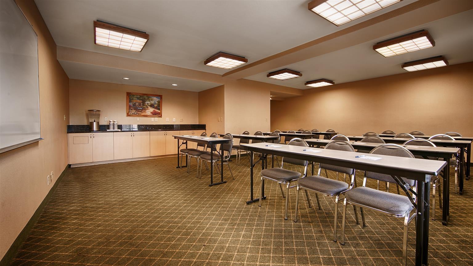 Best Western Norwalk Inn Bagian luar foto