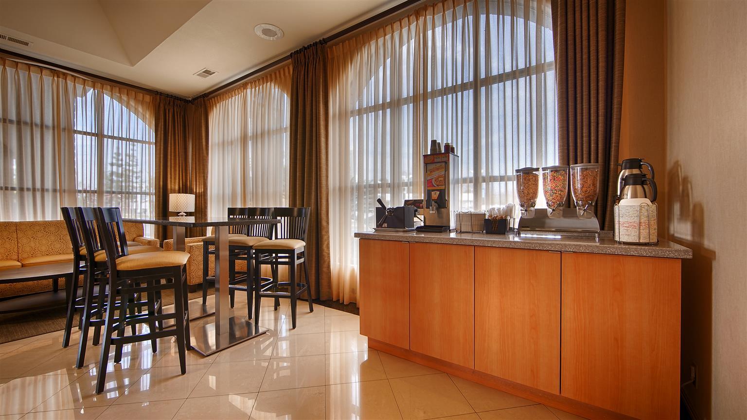 Best Western Norwalk Inn Bagian luar foto