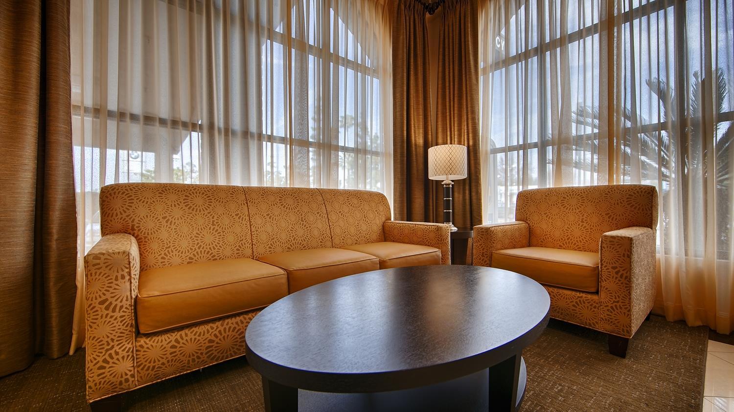 Best Western Norwalk Inn Bagian luar foto