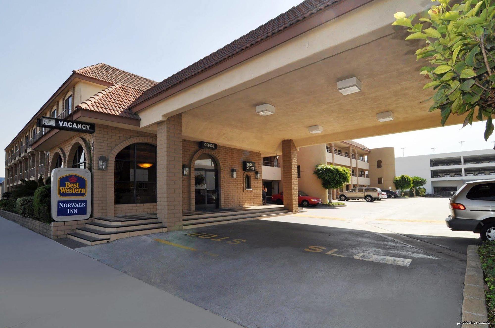 Best Western Norwalk Inn Bagian luar foto