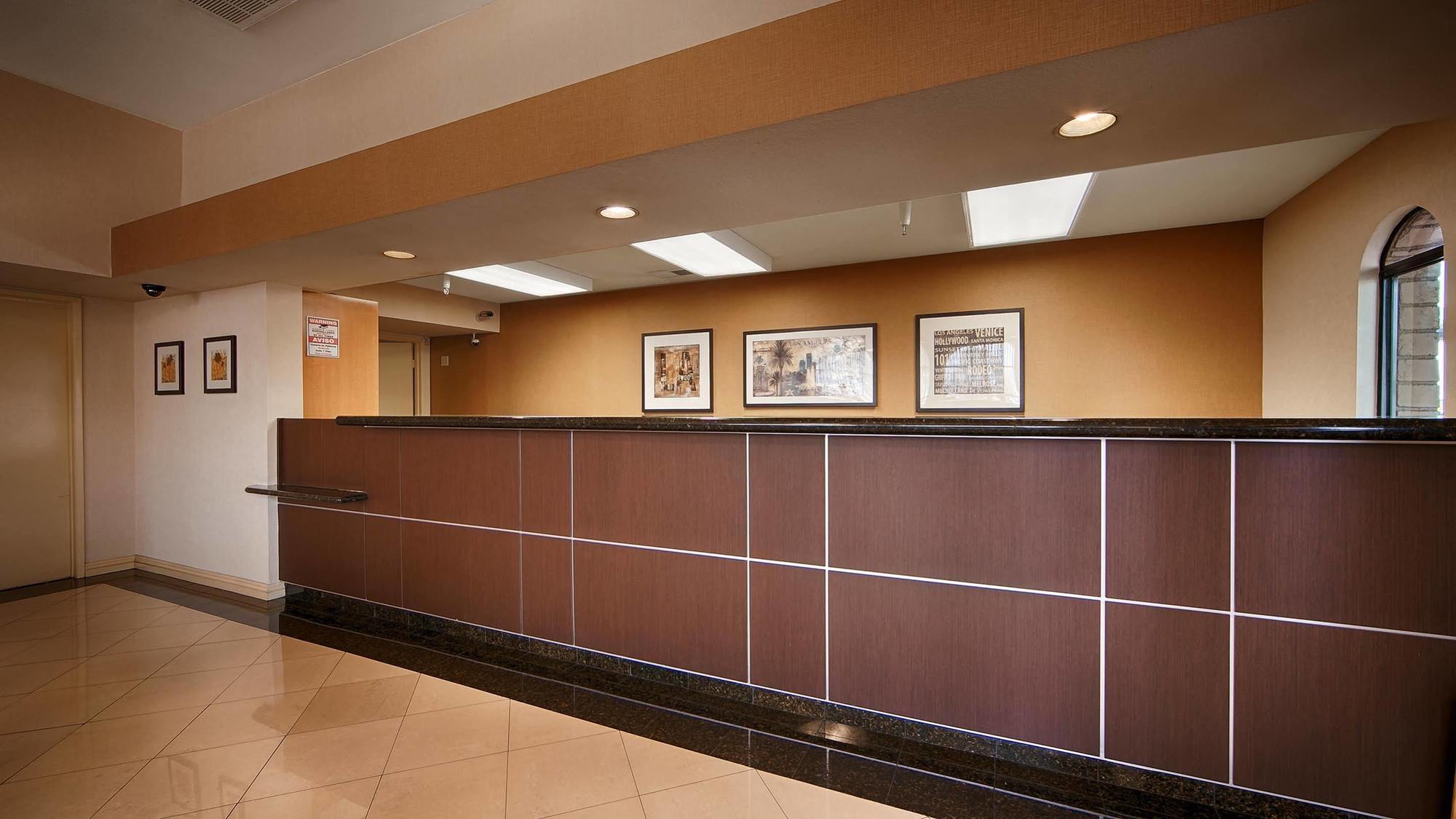 Best Western Norwalk Inn Bagian luar foto