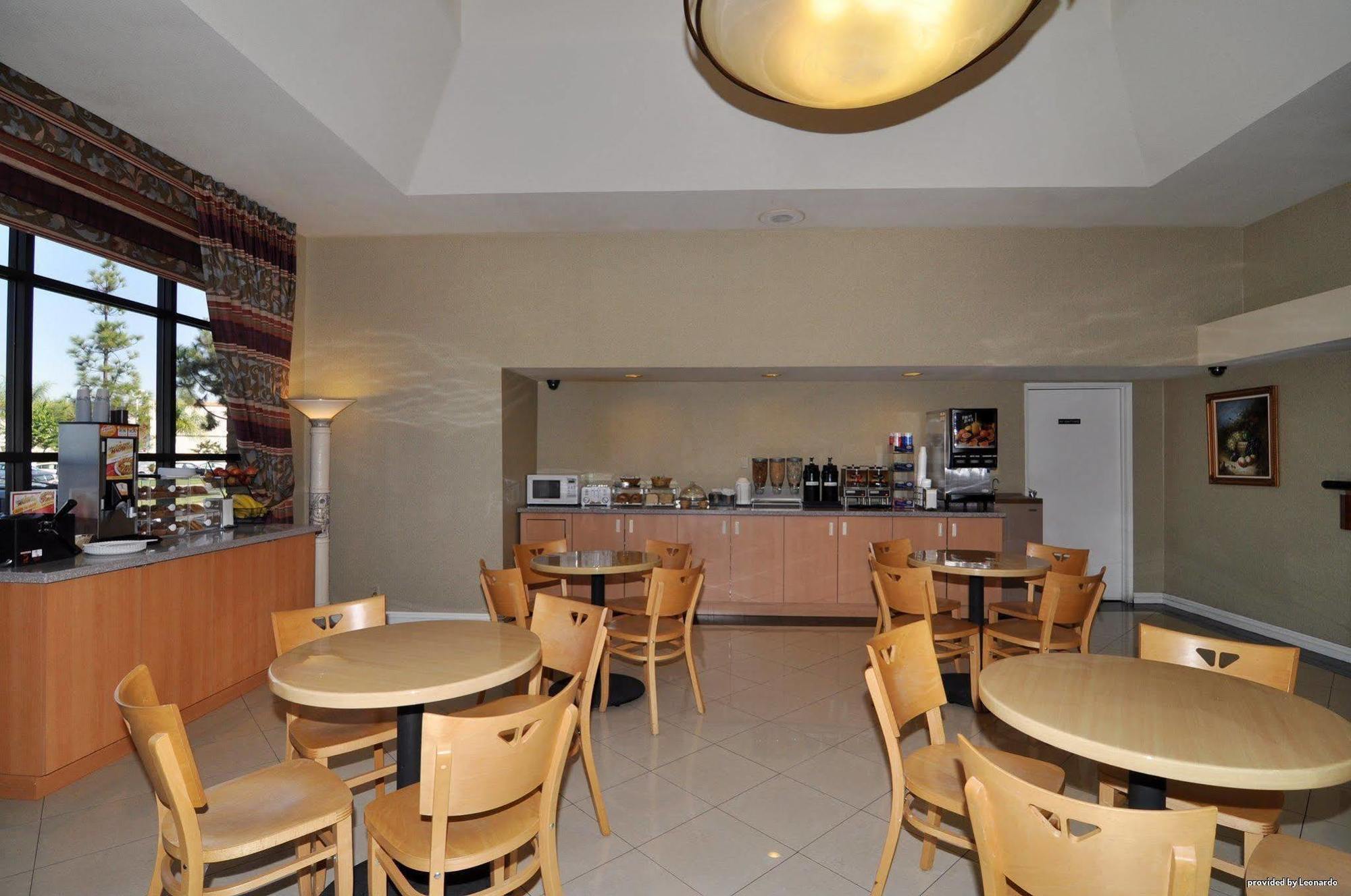 Best Western Norwalk Inn Bagian luar foto