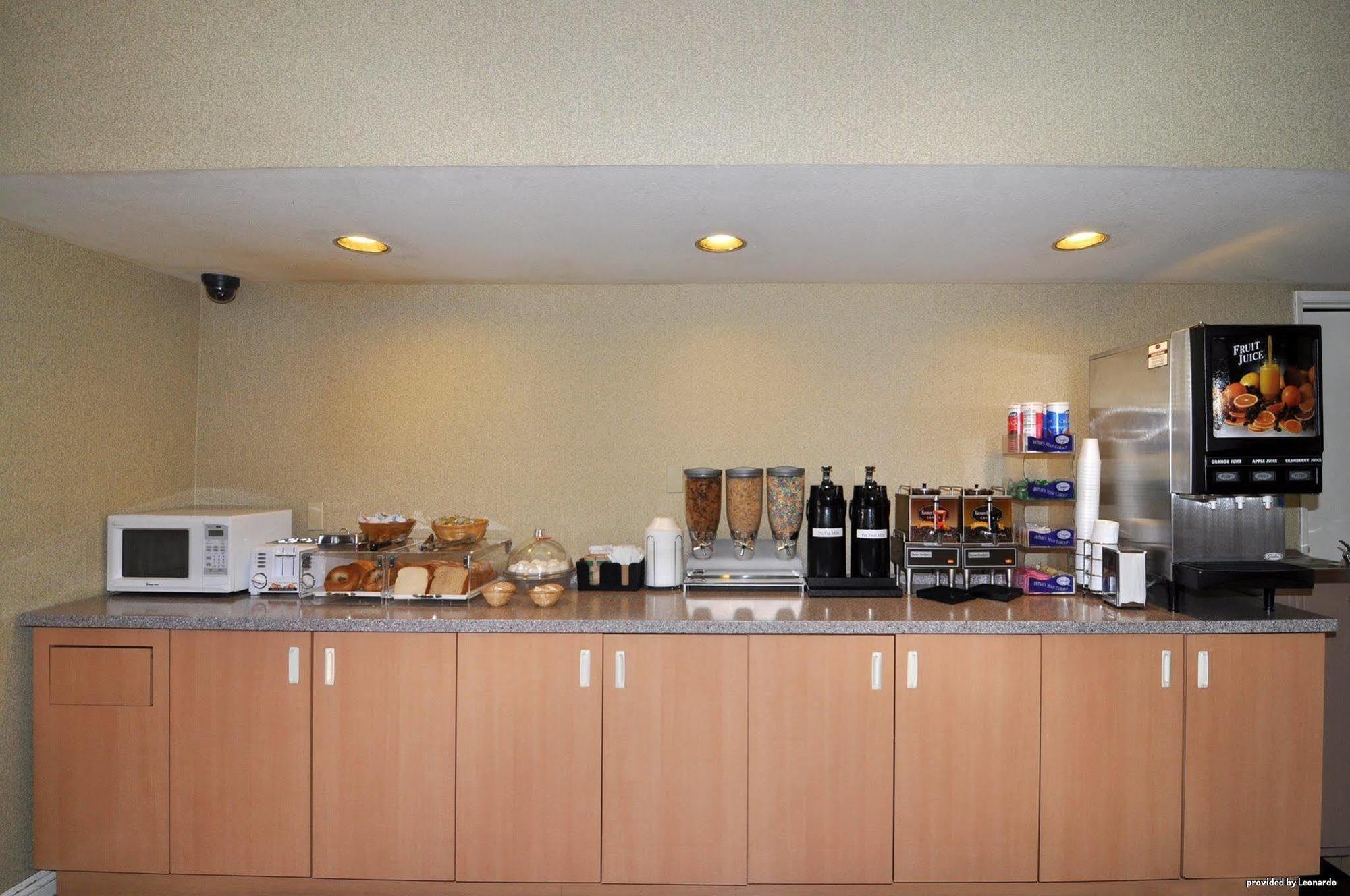 Best Western Norwalk Inn Bagian luar foto