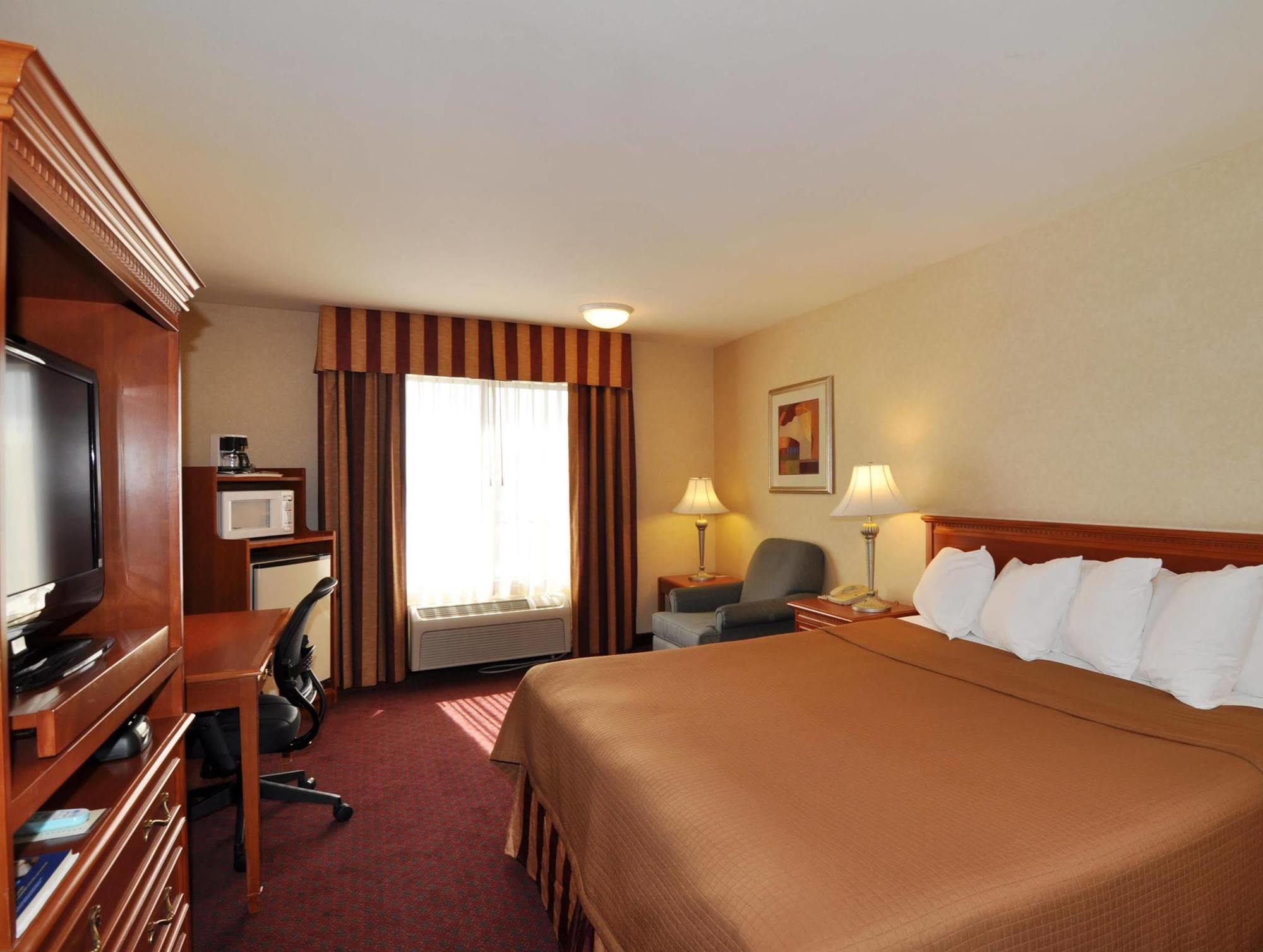 Best Western Norwalk Inn Bagian luar foto