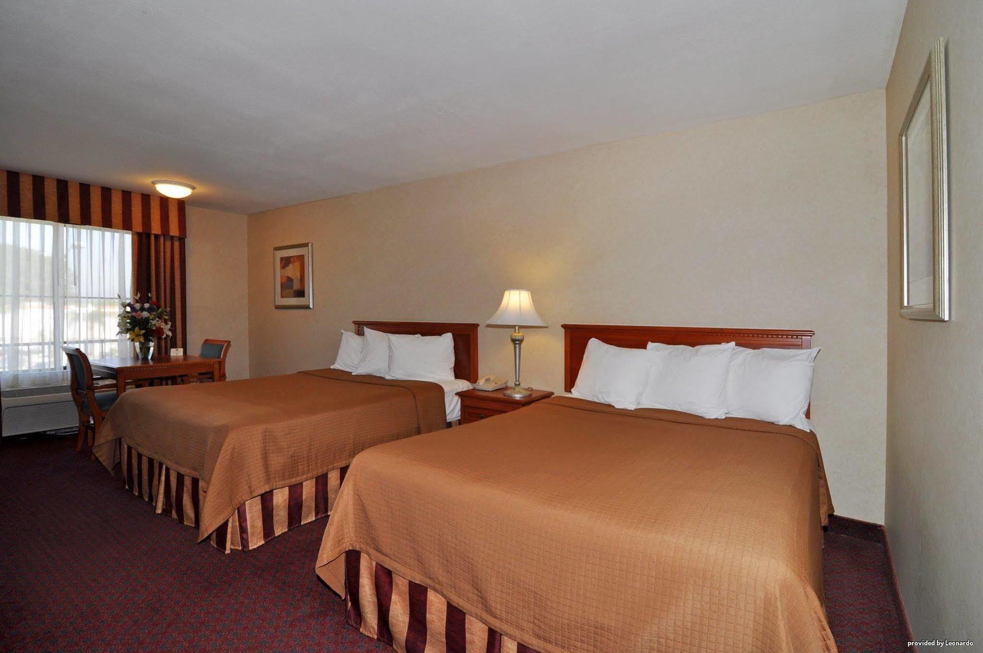 Best Western Norwalk Inn Bagian luar foto