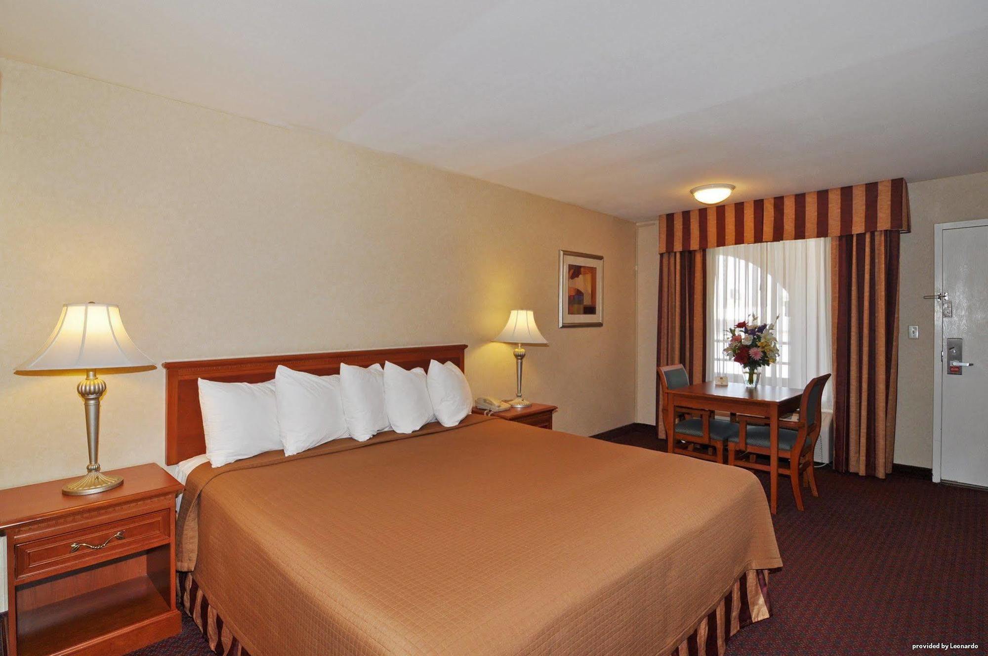 Best Western Norwalk Inn Bagian luar foto