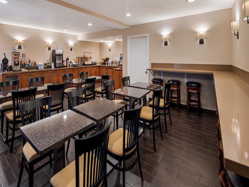 Best Western Norwalk Inn Bagian luar foto