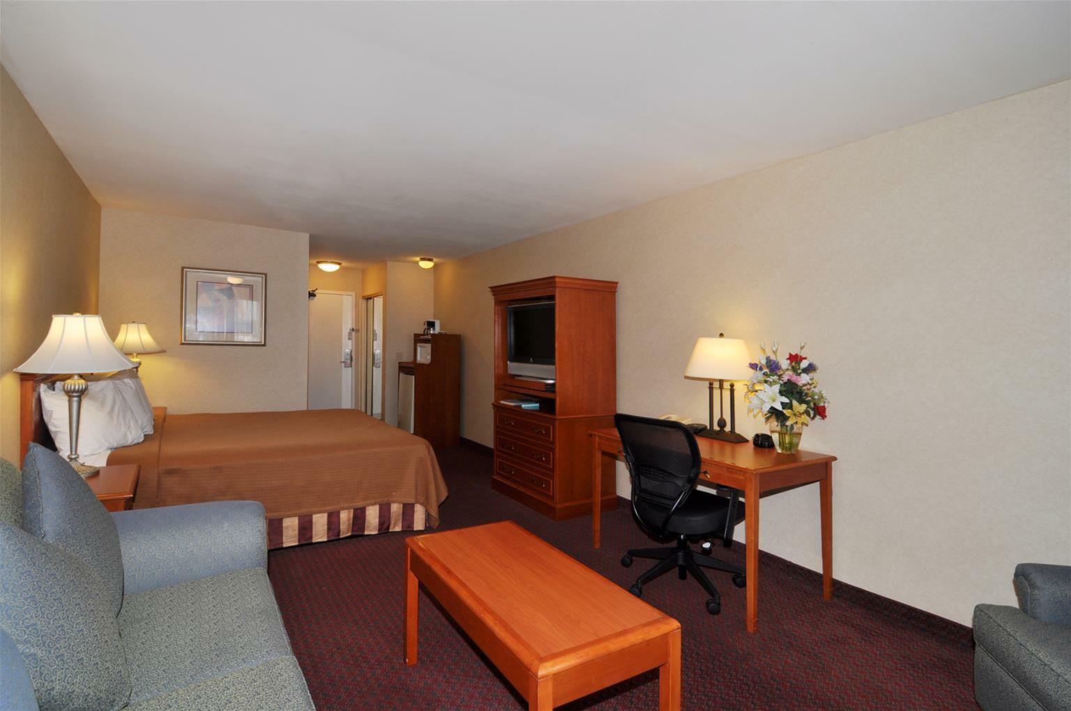 Best Western Norwalk Inn Bagian luar foto