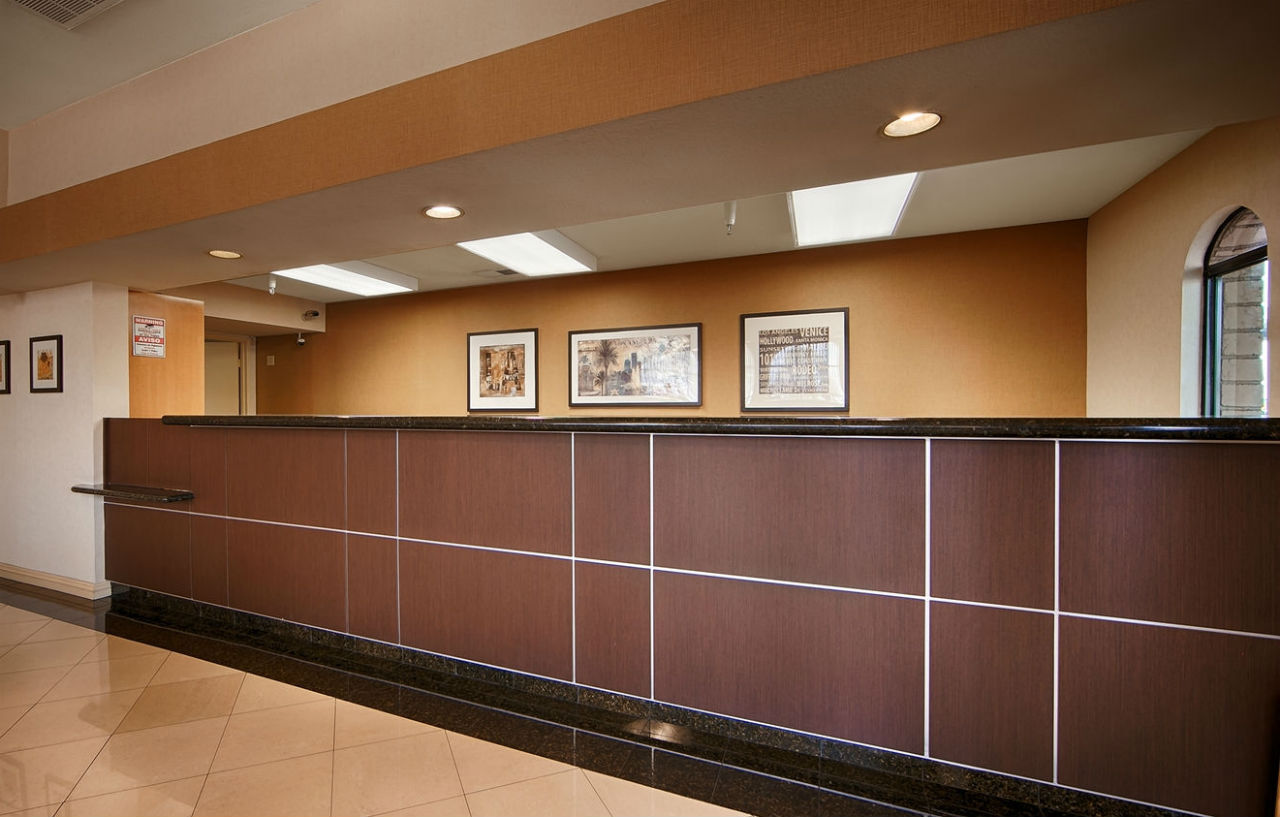 Best Western Norwalk Inn Bagian luar foto